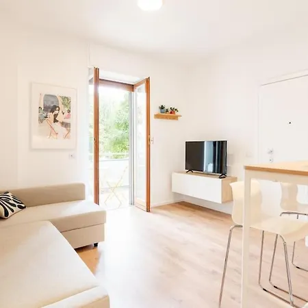 Apartamento Luxury 1 Bedroom Apartment, Close To San Siro, Fiera And 10 Min Metro To Duomo Milão