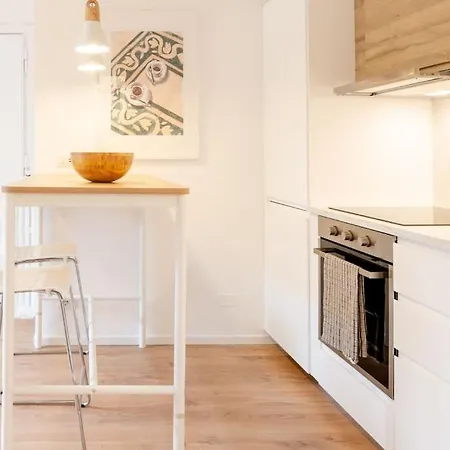 Apartamento Luxury 1 Bedroom Apartment, Close To San Siro, Fiera And 10 Min Metro To Duomo Milão